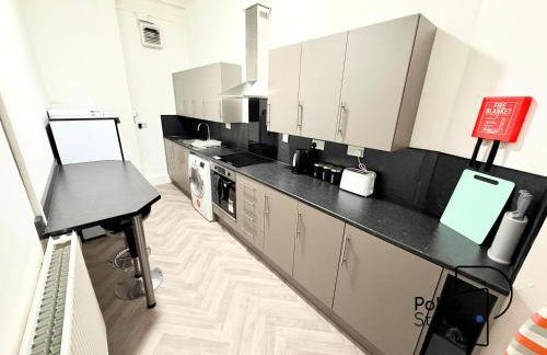 Comfy Ormskirk Family Stay by PolkaStays - Photo 17