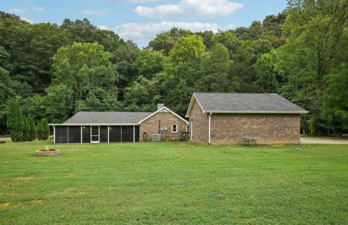 Rose Porch, Historic home on acre lot 25 min from Nashville - Photo 13