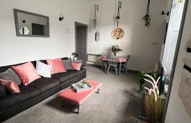 The Sheriffs Lodge - Photo 4