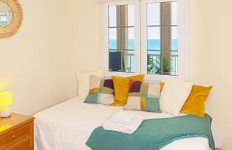 Vistas Increíbles y Confort en 1ª Línea de Playa - Photo 14