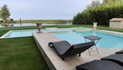 Mas du Versadou, dans un espace naturel protégé, piscine couverte chauffée toute l'année, Spa et salle de jeux - Photo 5, sunbed, Garden view