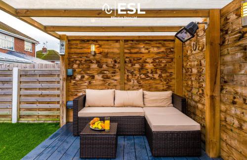 Open Plan - 3 Bedroom House - Garden and Outdoor Seating - Driveway Parking - Short Drive to City Centre - Foto 4