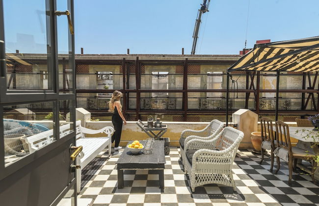 Elegant 1BR Apt w Balcony in the City - Photo 32