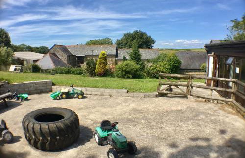 Polean Farm Old Farmhouse - With Large Jacuzzi, Games Room, Near the Sea and with Free Access to a Nearby Pool - Foto 19