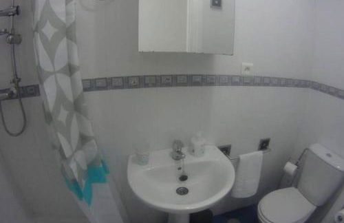 CITY CENTER BIG APARTMENT-FAMILY & FRIENDS-5 Beds - Photo 21