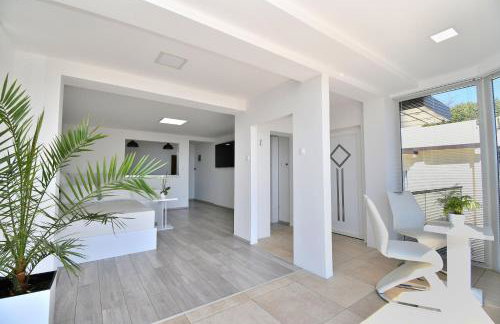 Apartments Lux with pool - Foto 34