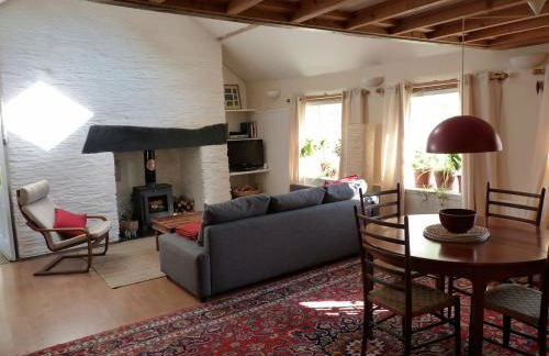 Pretty sunny cottage, Machynlleth - Photo 1