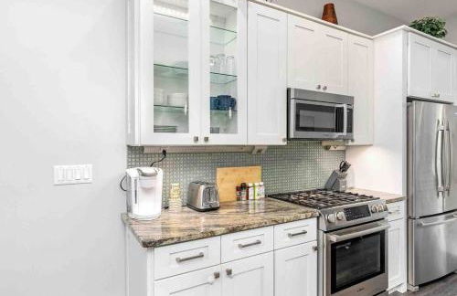 Family-Friendly 4BR Retreat Sleeps 12, Private Yard, Garage, Close to Stadiums, Casino & Downtown - Foto 16