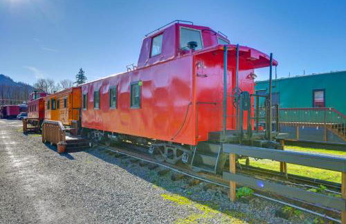 Historic Cupola Caboose with Mountain Views in Elbe - Photo 19