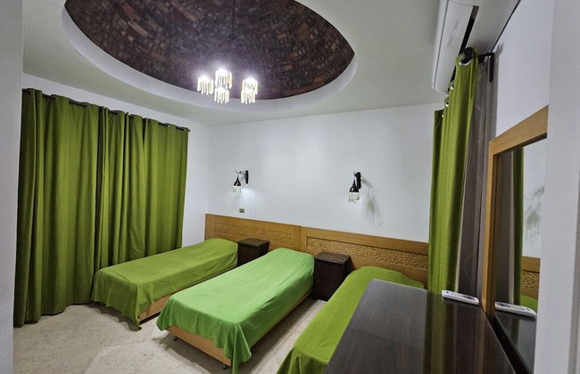 Villa - Sleeps 6 - Heated Pool - Garden - Parking - Foto 4