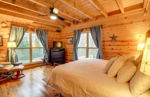 Hot Tub and Fire Pit Wooded Cabin Near DeSoto Park! - Foto 18