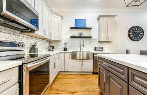 5BR with Pool - Great for Families - Near Everything - Foto 32