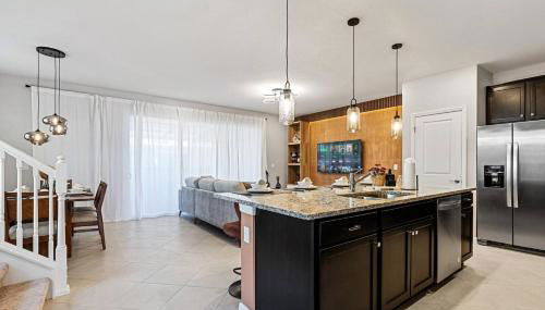 Stunning 5B45B, Heated Pool & BBQ - Photo 4