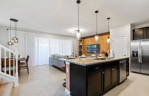 Stunning 5B45B, Heated Pool & BBQ - Photo 4