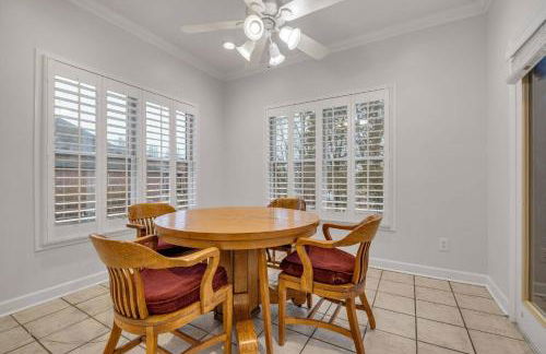 LakeFront | HotTub | Dock | 4BD4.5BA | FreeParking - Foto 34