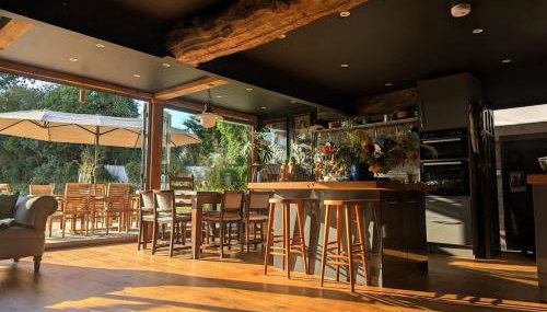 Artist's Hawkhurst Home with Heated Pool & Sauna - Foto 3