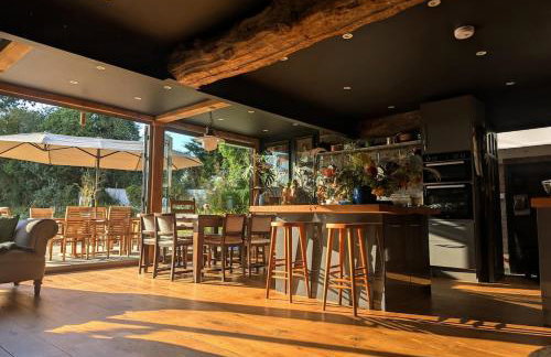 Artist's Hawkhurst Home with Heated Pool & Sauna - Foto 3