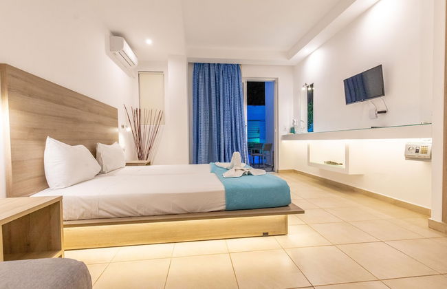 Stay Helios - Aparts & Pool Suites - Photo 11