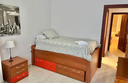 Apartamento a pie de playa con una amplia terraza - Foto 13