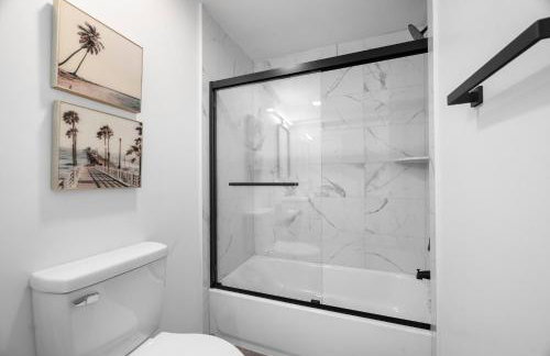 Central Lawrenceville 1B Bright and Stylish 2 Bedroom Apartment with Free Street Parking - Foto 13