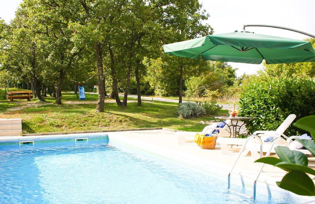 Adorable Villa With Pool & Covered Terrace Surrounded by Nauture - Foto 11