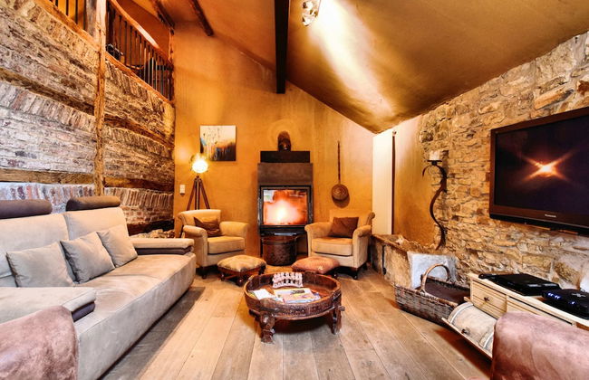 Relaxing Retreat Near Forests - Photo 15