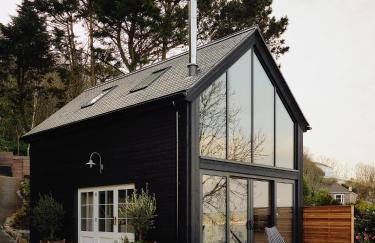 1-bed luxury seafront cabin in heart of Newlyn, Mousehole - Photo 8