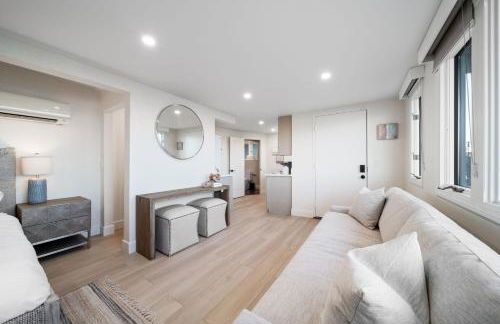 New Modern Studio - Stunning Ocean view - Photo 17