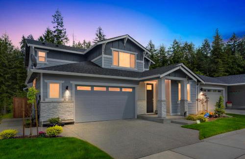 Serene Port Orchard Retreat - 3BR 3BA with Trails and Amazing Views - Foto 1