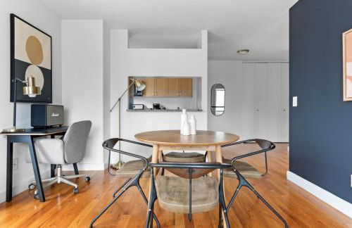 1BR nr Times Sq w Indoor pool Doorman NYC-50 - Foto 8