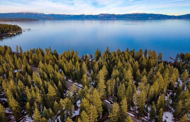 Westlake Cabin by Avantstay Hot Tub Near Skiing Walk to Restaurants Lake - Photo 34