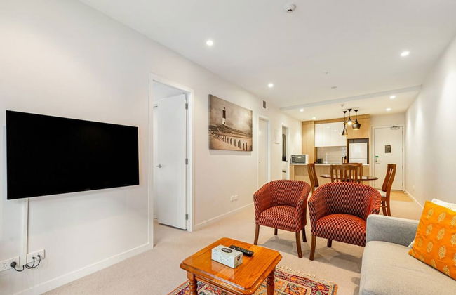 Spacious Mount Eden Apartment - Photo 4