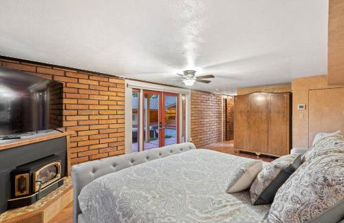 Mountain Top Luxury Red Rocks Hot tub Sauna Views - Photo 23