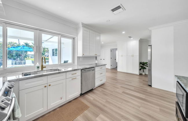 Luxury Waterfront Home Minutes from the Beach by RedAwning - Photo 9