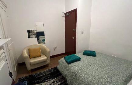 LARGE SELF CATERING HOUSE WITH WiFi CLOSE TO TRANSPORTS - Photo 13