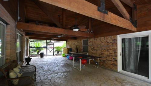 Crosby Backyard Oasis with Weekday Specials! - Foto 3