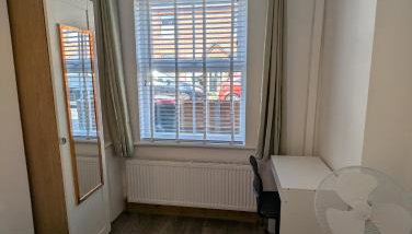 Fantastic 3-Bedroom House in Crawley - 10 mins from Gatwick - Foto 5