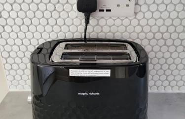 Sands House - luxury modern studios with secure parking in Epsom, Surrey - Photo 15