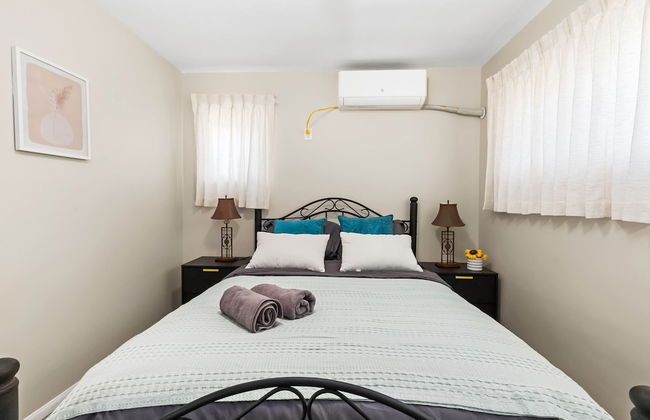 Cozy 2BR Home With Bright Interior Relaxing Patio - Foto 23