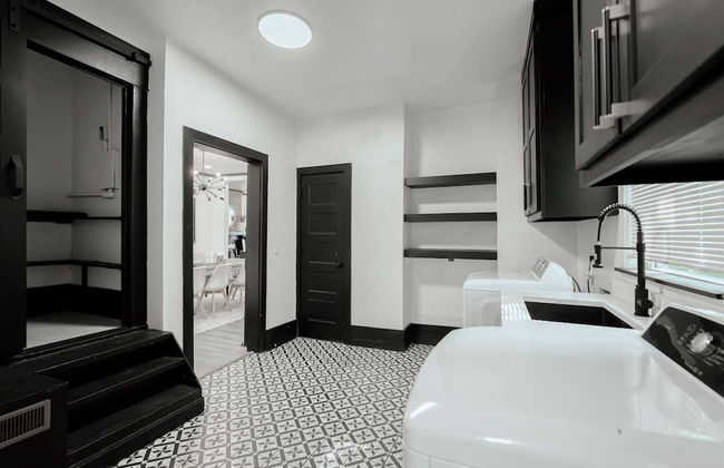 Cozy 6BR Home Near Plaza Dist -sleeps 15 - Photo 61