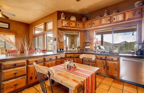 Mtn-View Adobe Home with Large Deck Near Prescott! - Foto 11