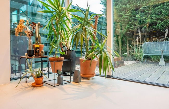 Stylish Holiday Home With Private Garden - Photo 10