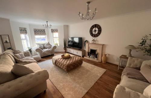 Elegant 5 Bed 5 Bath Home - Foto 1