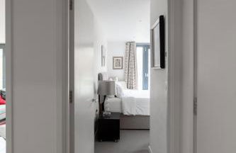 Modern, fully furnished apartment with ensuite, private balcony and elevator in Notting Hill - Foto 13