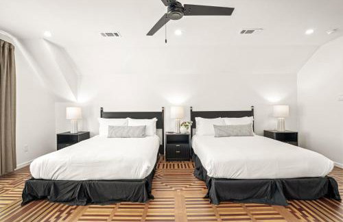 Gated Resort, 2 Homes, 9BR Ensuites, Slps27, Pool - Photo 52