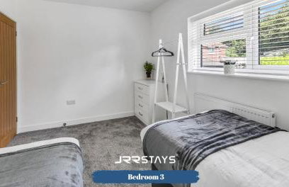 Dudley - Stylish 3 Bedroom Sleeps 6 Wi-Fi - JRR Stays - Foto 21