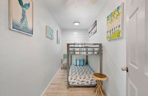 Cozy and charming getaway with deck, close to beach - Foto 21