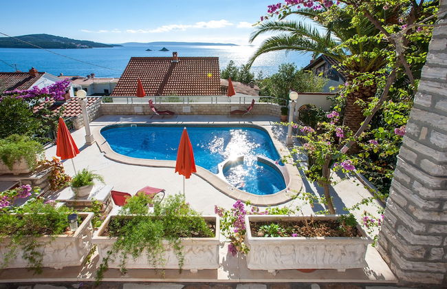 Villa Masha is a Detached House, Very Finely Accommodating 6 to 7 Persons - Foto 3