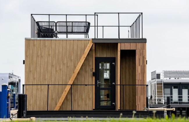Modern Houseboat With View of the Lake - Foto 22