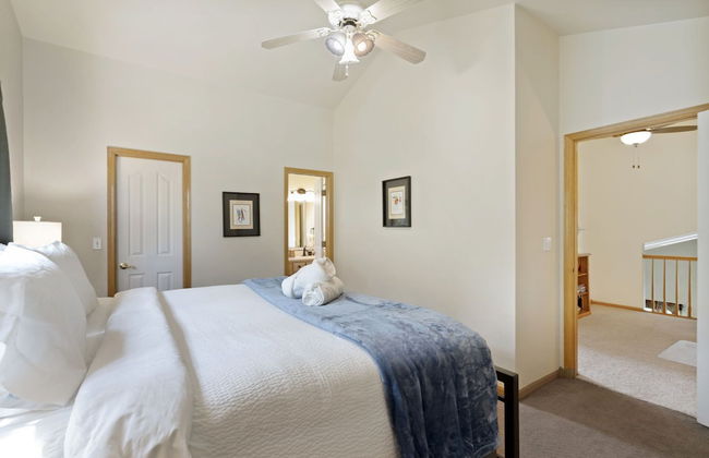 Parkside Gardens | Shady Private Yard W/ Hot Tub! - Foto 4